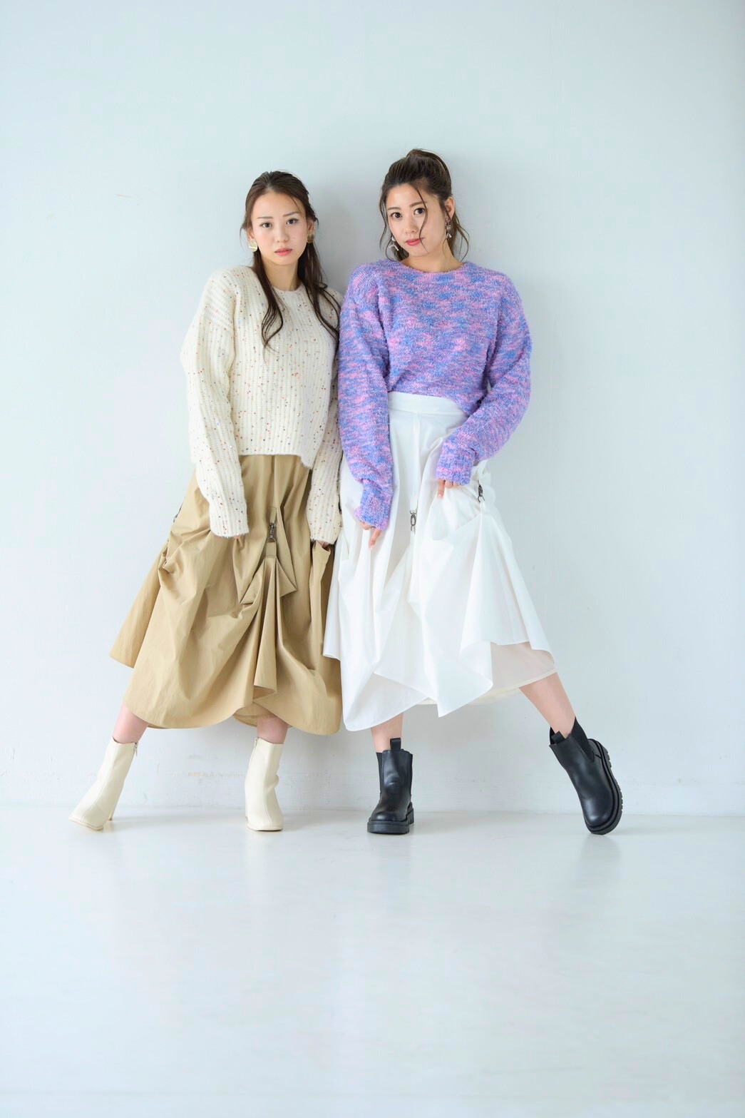 白とラベンダー色を使った春らしいファッション